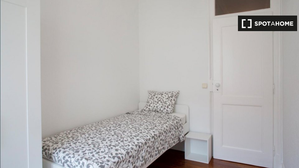 Double room Lisbon, 4 beds — photo 3
