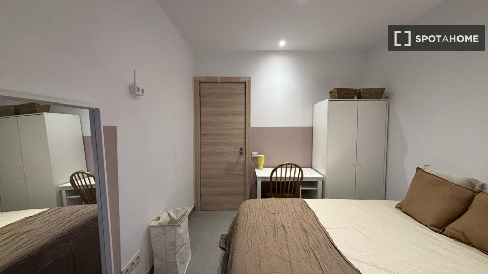 Double room Barcelona, 4 beds, 90m² — photo 2