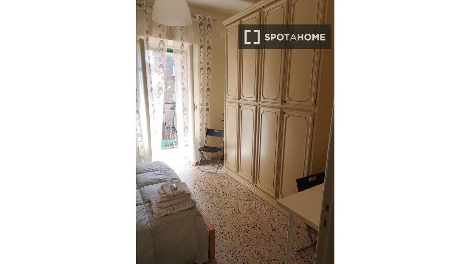 Double room Naples, 3 beds — photo 2