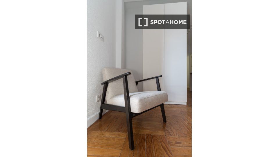 Double room Madrid, 10 beds, 380m² — photo 18