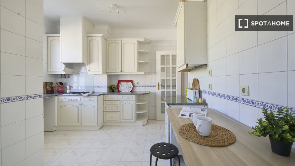 Double room Lisbon, 5 beds — photo 15