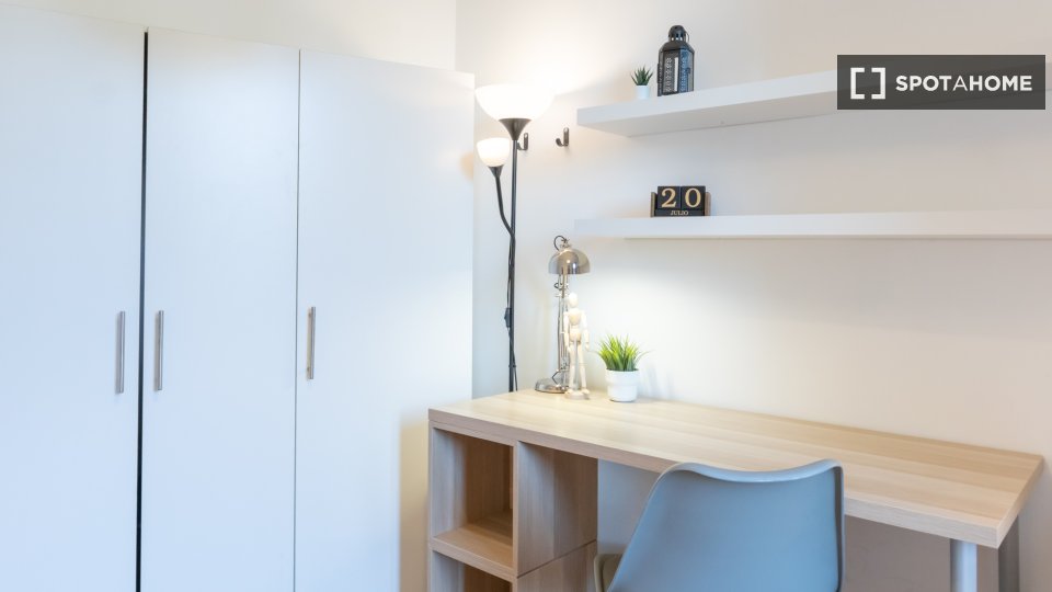 Double room Madrid, 7 beds, 160m² — photo 52