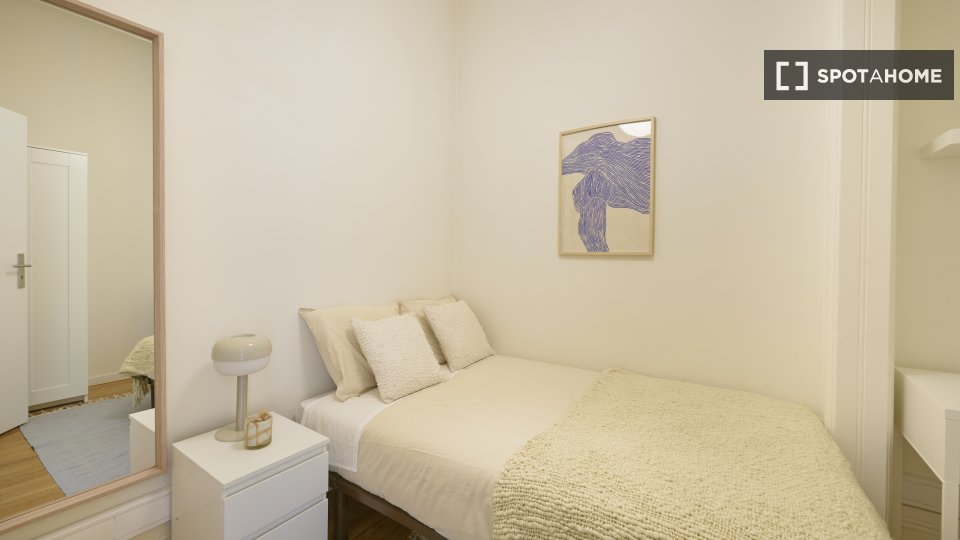 Double room Lisbon, 6 beds — photo 11