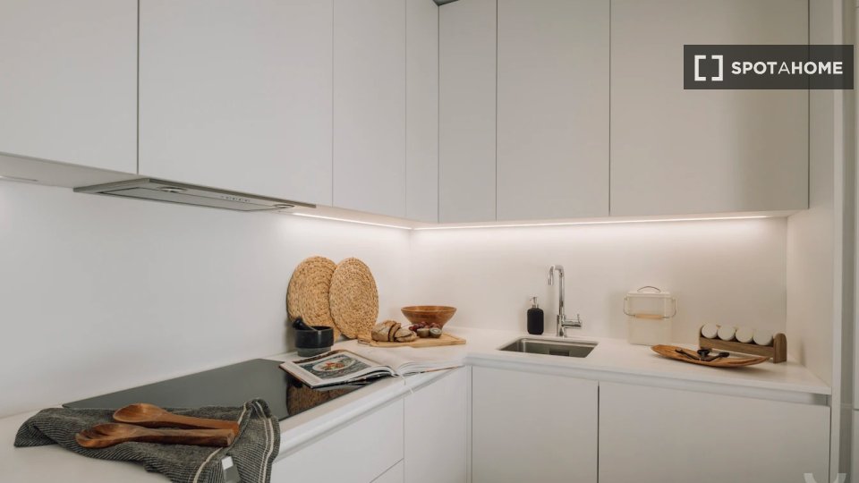 Apartment Lisbon, 1 bed, 57m² — photo 12
