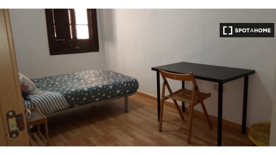 Double room Barcelona, 3 beds, 75m² — photo 1