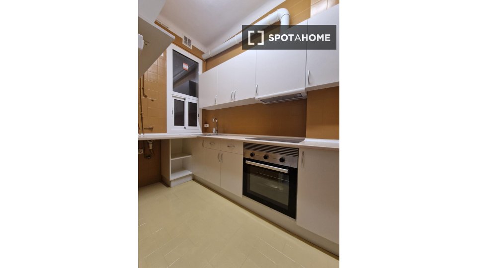 Double room Barcelona, 5 beds, 80m² — photo 8