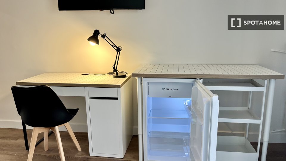 Double room Madrid, 5 beds, 140m² — photo 15