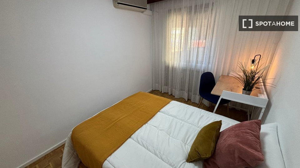 Double room Madrid, 9 beds, 200m² — photo 11
