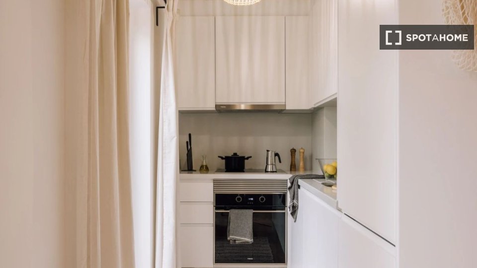 Apartment Lisbon, 1 bed — photo 19