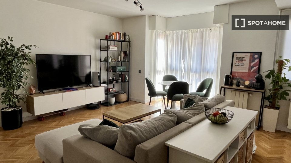 Double room Madrid, 2 beds, 90m² — photo 1