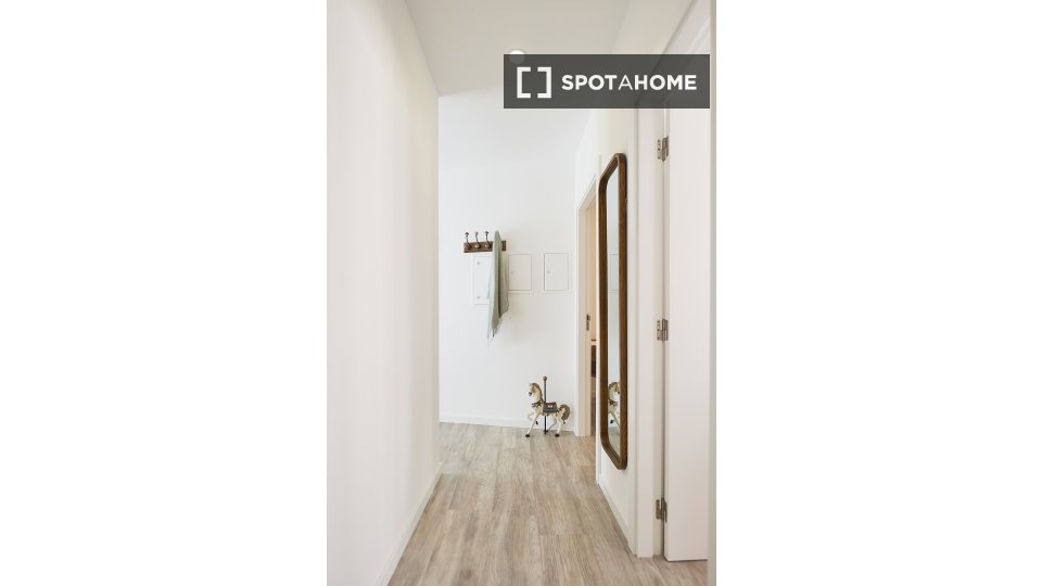 Apartment Lisbon, 2 beds, 61m² — photo 10