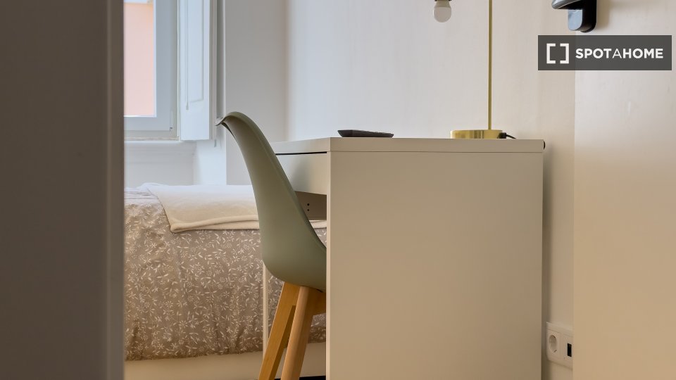 Double room Lisbon, 6 beds — photo 18