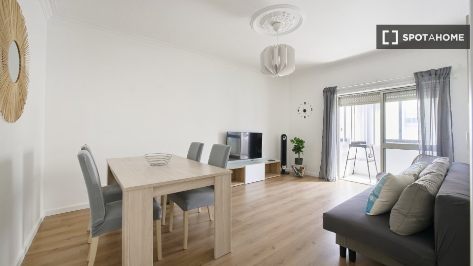 Apartment Lisbon, 2 beds, 80m² — photo 11
