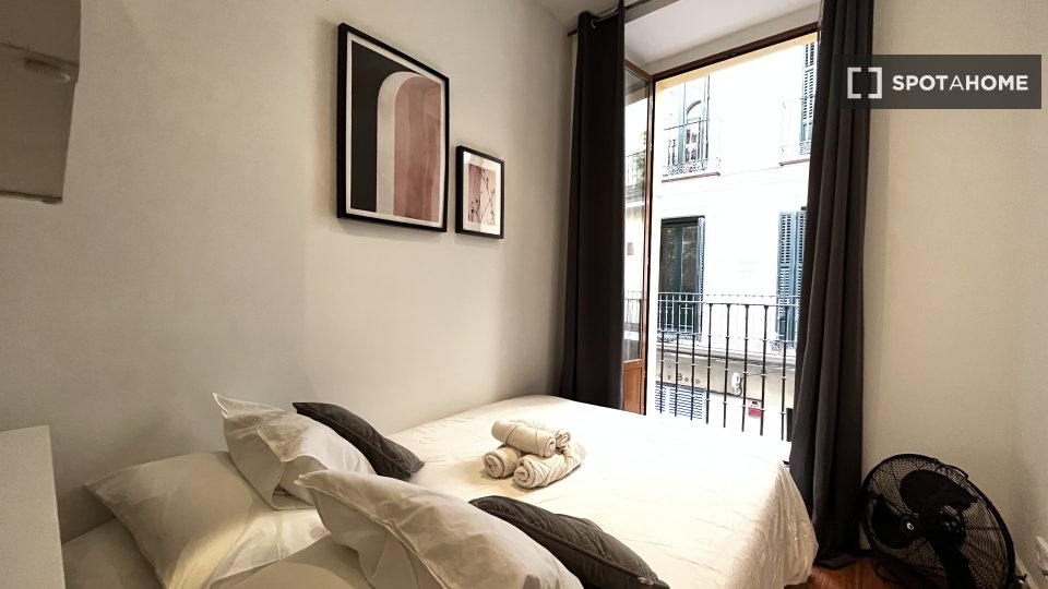 Double room Madrid, 3 beds — photo 15