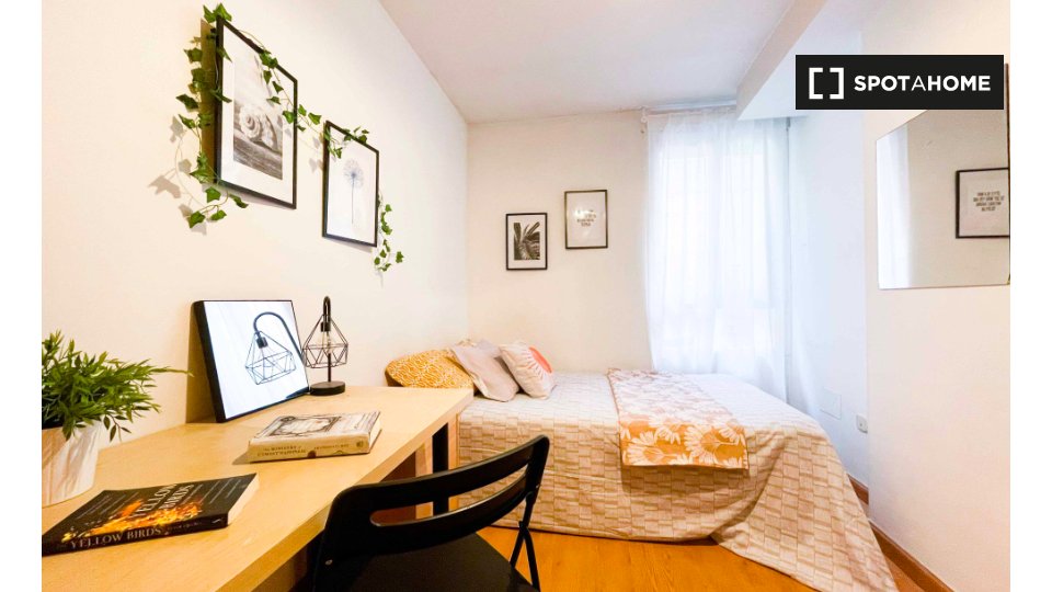 Double room Madrid, 8 beds, 180m² — photo 12