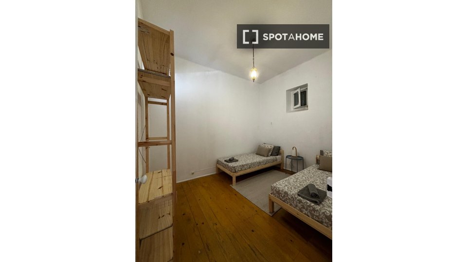 Apartment Lisbon, 2 beds, 75m² — photo 24