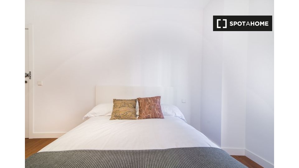 Double room Madrid, 6 beds, 140m² — photo 4