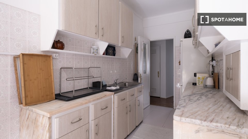 Double room Lisbon, 4 beds, 100m² — photo 26