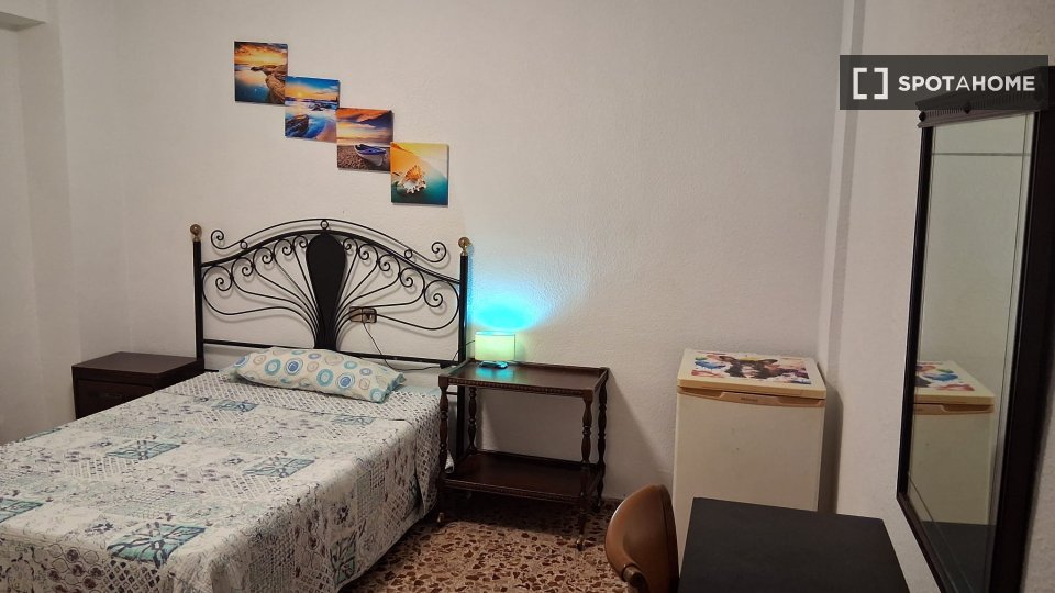 Double room Alicante, 4 beds — photo 16