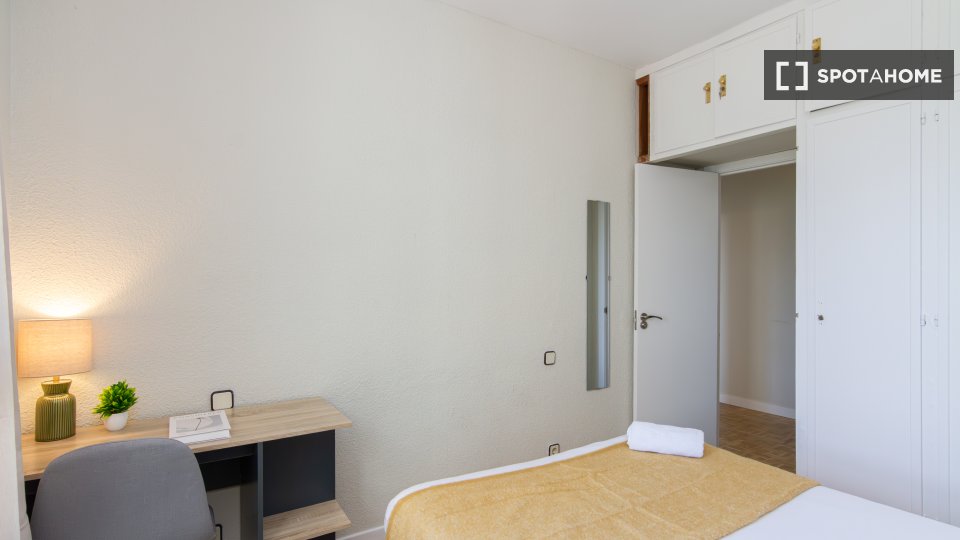 Double room Madrid, 5 beds — photo 48
