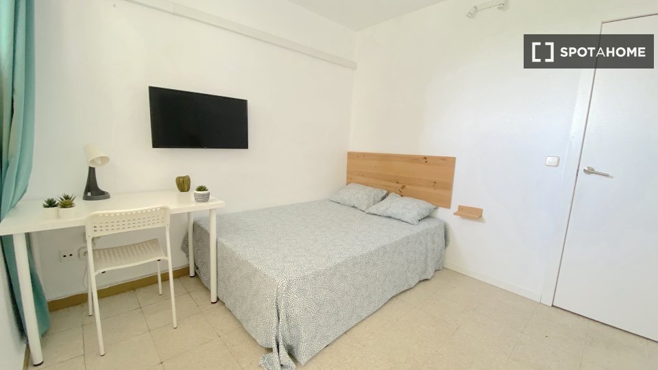 Habitación en un apartamento de 4 dormitorios en El Rocío, Sevilla.