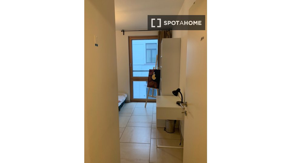 Double room Brussels, 1 bed, 98m² — photo 2