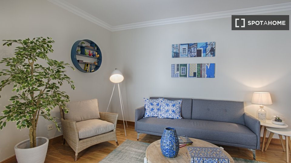 Apartment Lisbon, 2 beds, 67m² — photo 2