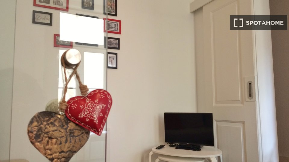 Apartment Lisbon, 1 bed — photo 14