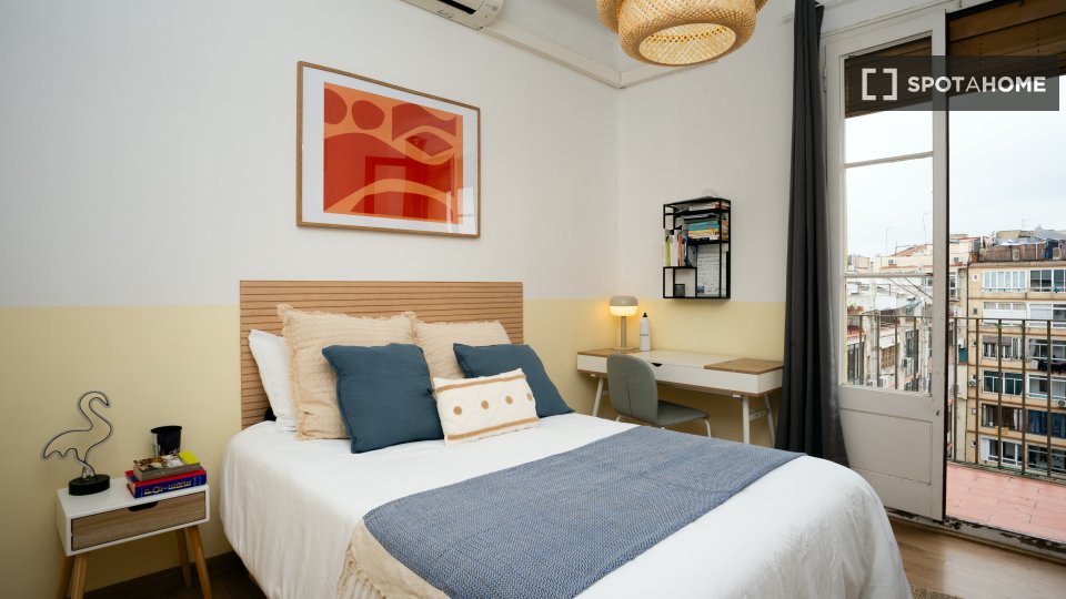 Double room Barcelona, 3 beds, 110m² — photo 1