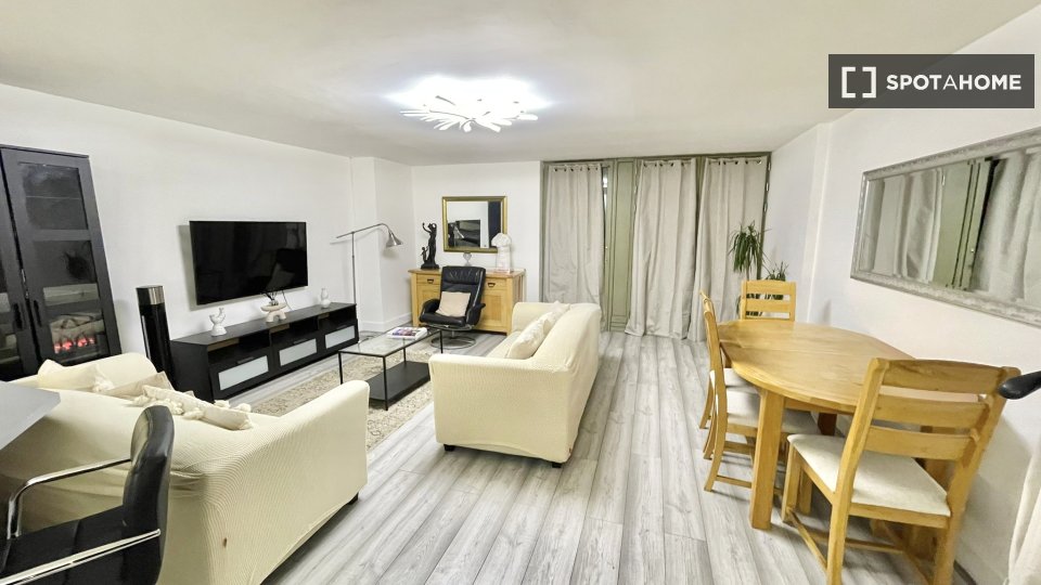 Apartment London, 1 bed, 457m² — photo 1