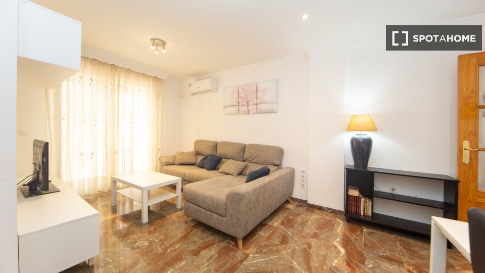 Double room Granada, 3 beds, 80m² — photo 12