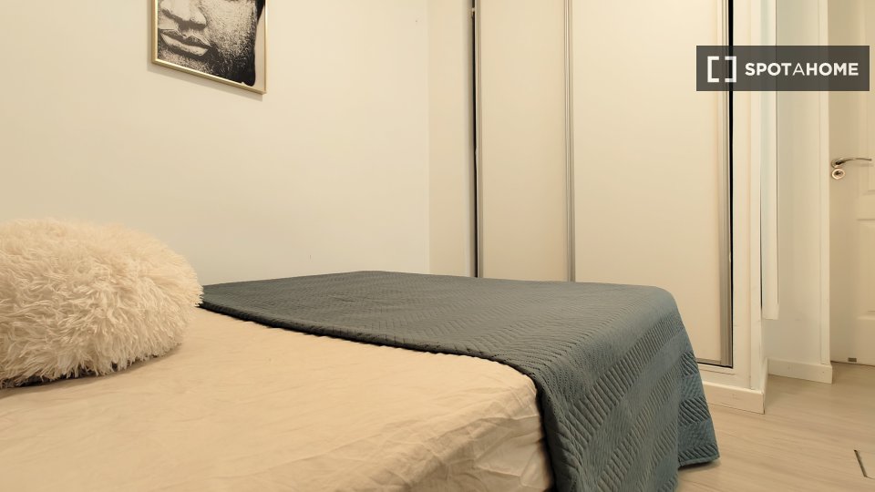 Double room Madrid, 2 beds — photo 8