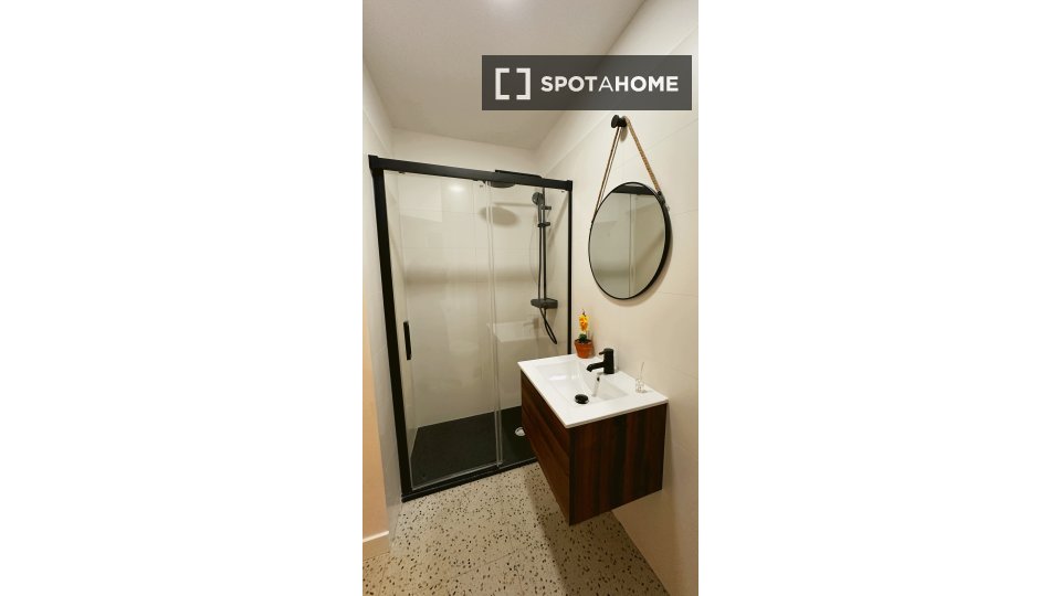 Double room Lisbon, 6 beds — photo 18