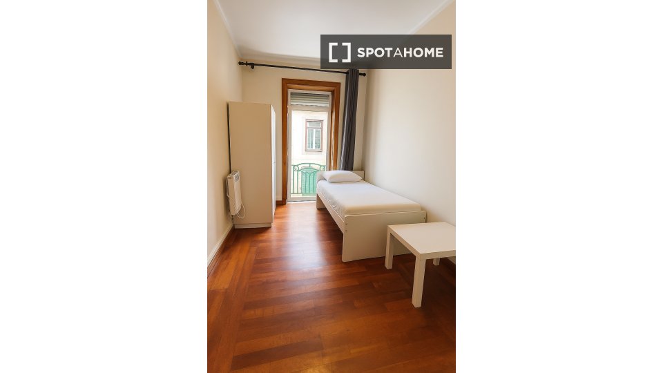 Double room Lisbon, 5 beds — photo 38