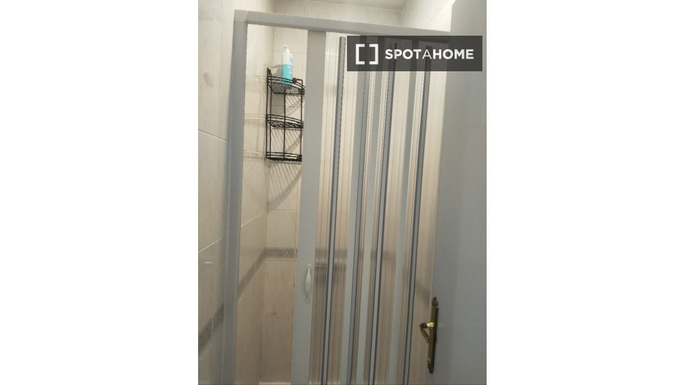 Double room Madrid, 2 beds — photo 30