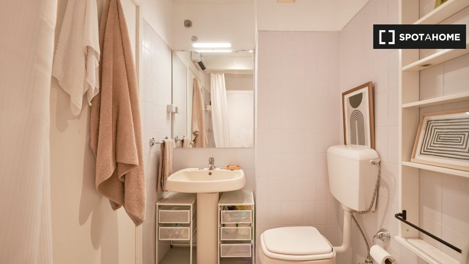 Double room Lisbon, 2 beds — photo 9