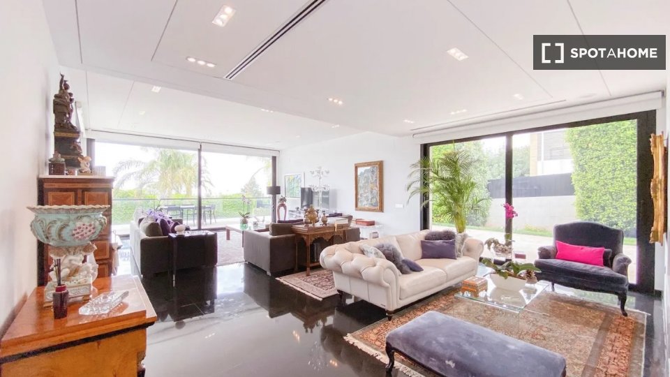 Apartment Valencia, 4 beds, 350m² — photo 1