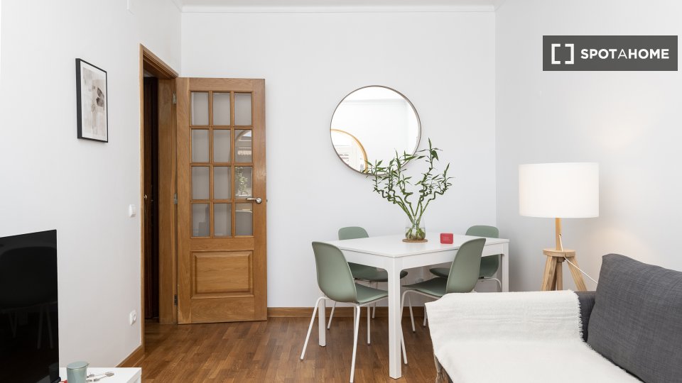 Apartment Lisbon, 2 beds, 65m² — photo 16