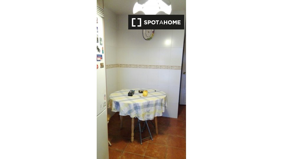 Double room Madrid, 1 bed — photo 8