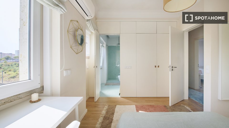 Double room Lisbon, 4 beds — photo 14