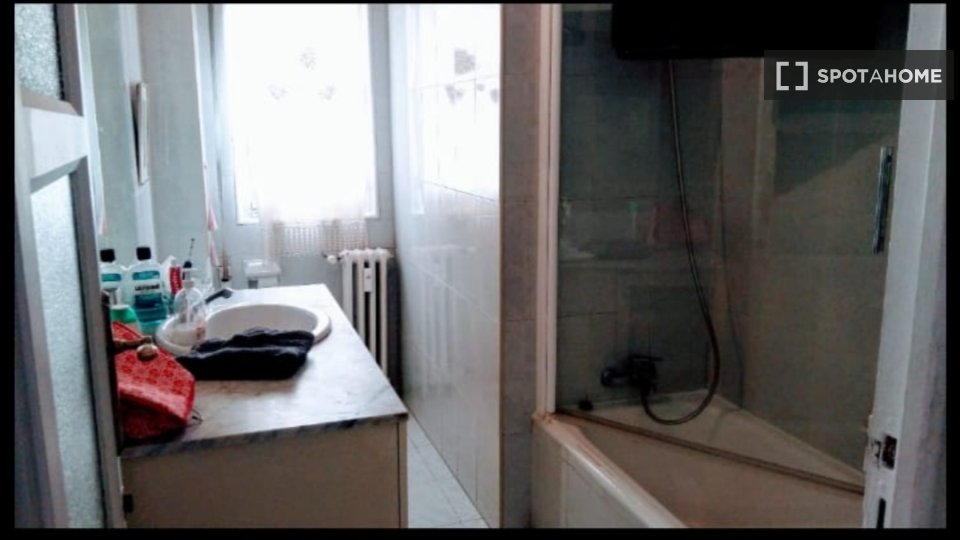Double room Madrid, 3 beds, 140m² — photo 3