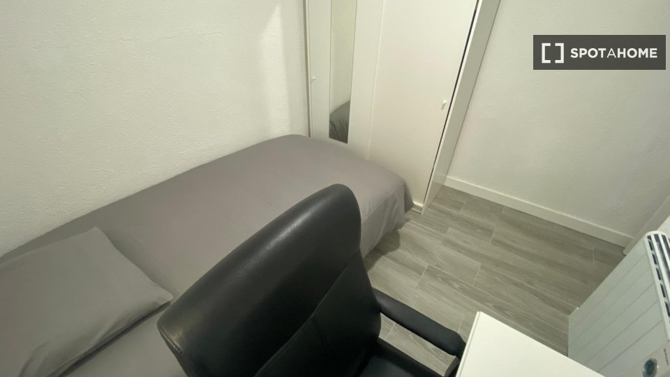 Double room Madrid, 4 beds — photo 17