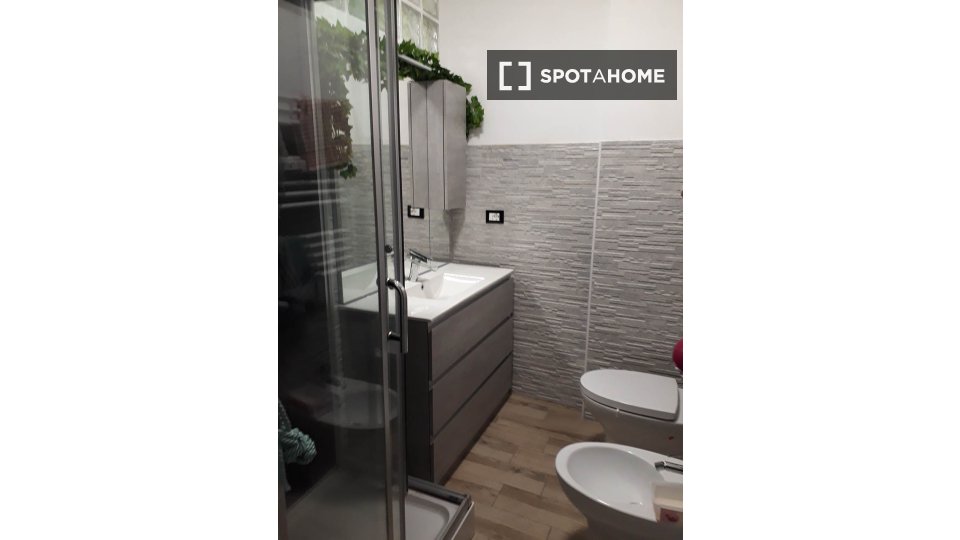 Double room Turin, 3 beds, 75m² — photo 12