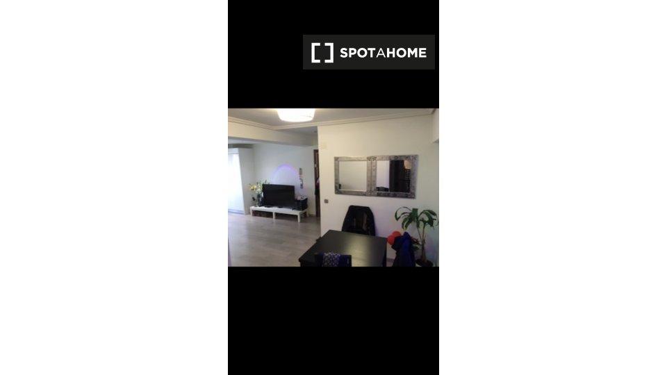 Double room Madrid, 3 beds, 90m² — photo 5