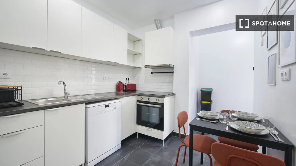 Double room Lisbon, 4 beds — photo 19
