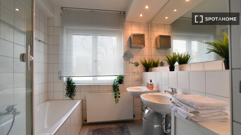Apartment Stuttgart, 3 beds, 125m² — photo 1