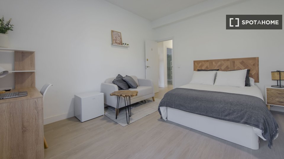 Double room Madrid, 9 beds, 200m² — photo 4
