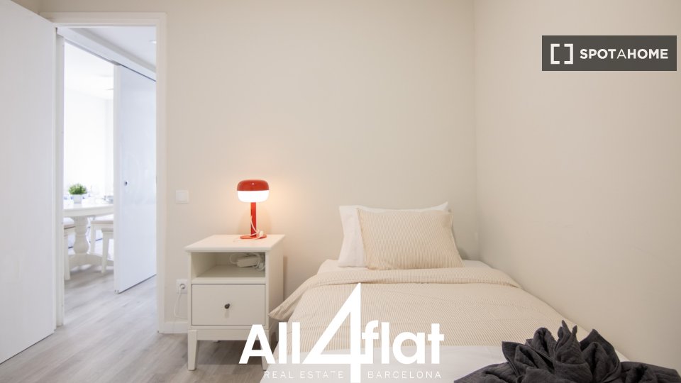 Apartment Barcelona, 4 beds, 73m² — photo 6