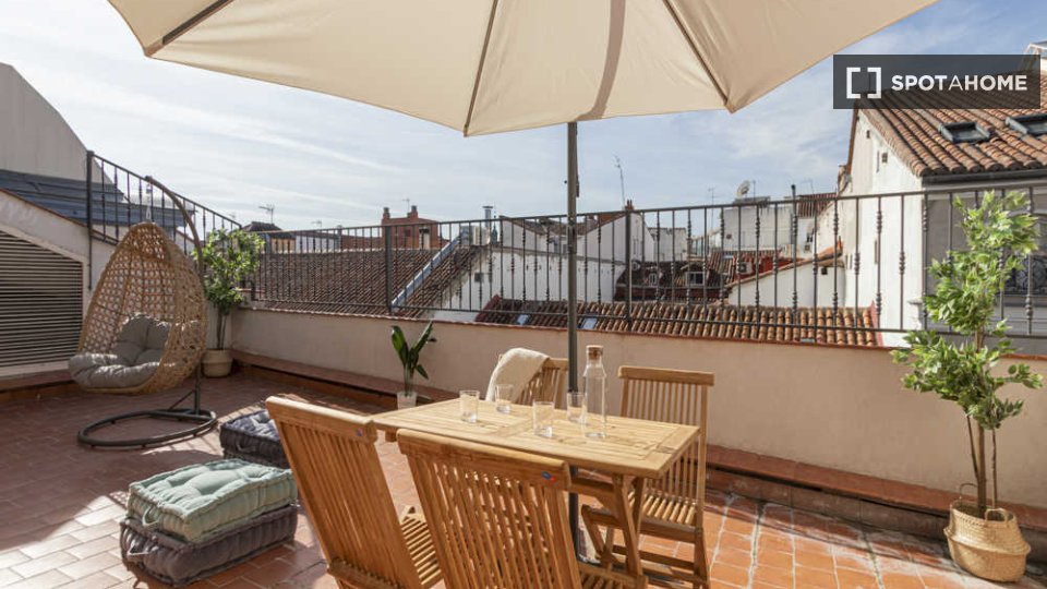 Double room Madrid, 3 beds — photo 50