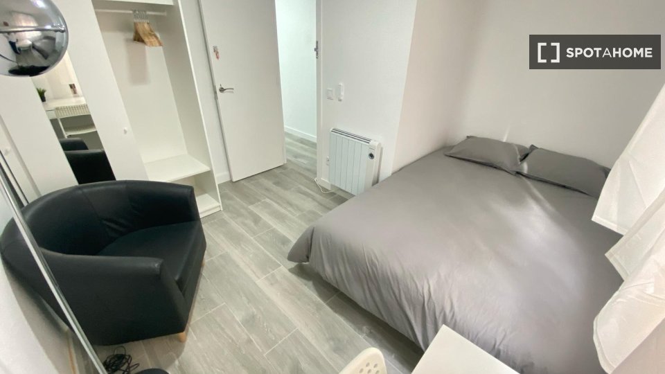 Double room Madrid, 4 beds — photo 15
